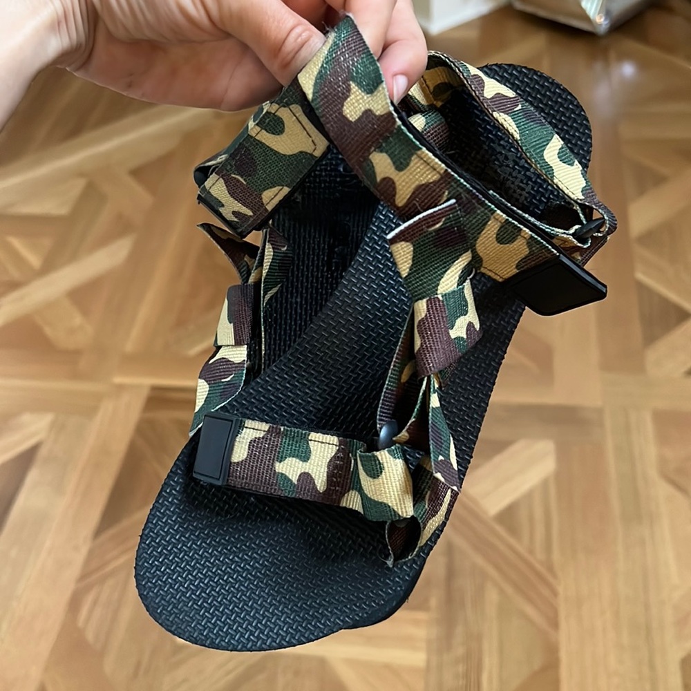 Arizona Love Camo Sandals